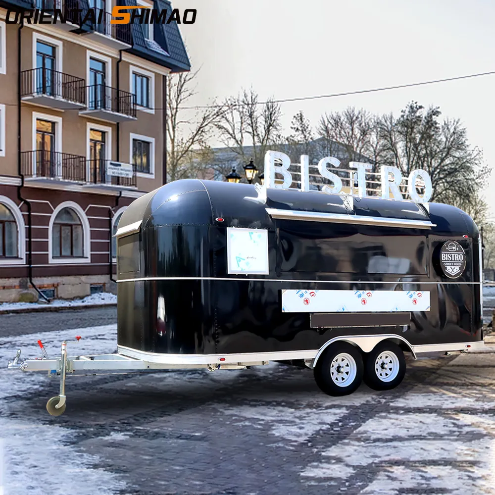 Черный трейлер с едой Airstream